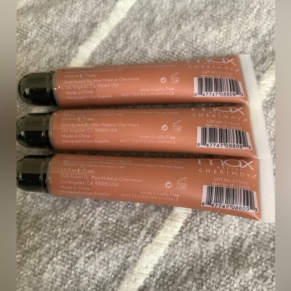 Max makeup Cocoa butter cream Lip Gloss - Picture 3 of 4